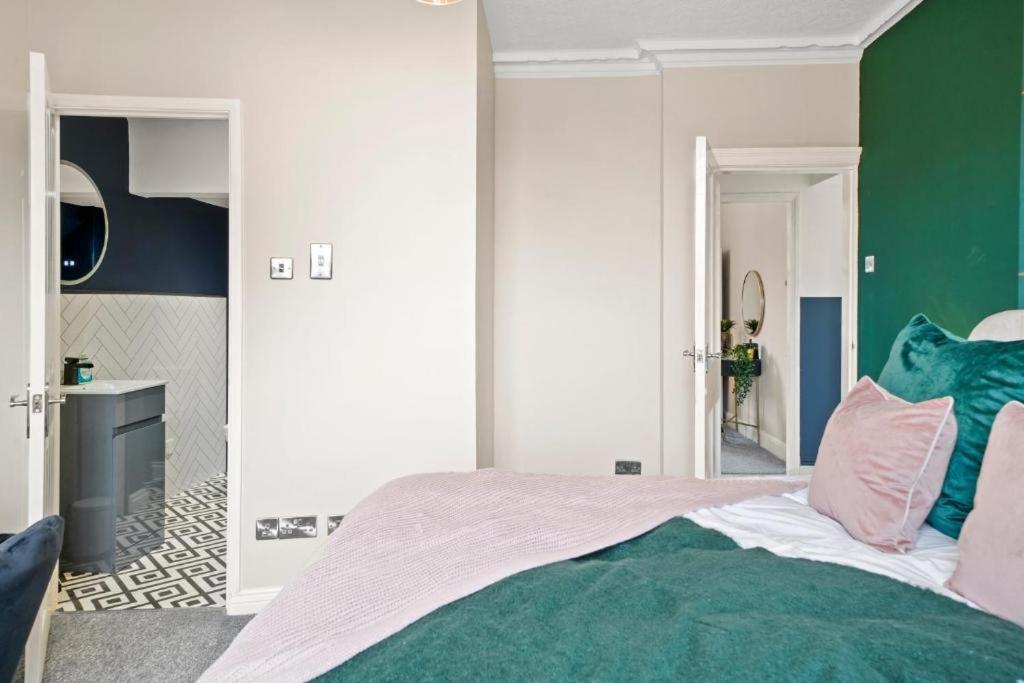 Deluxe 5 Bed In Central Whitby - Parking - Hot Tub Exterior foto