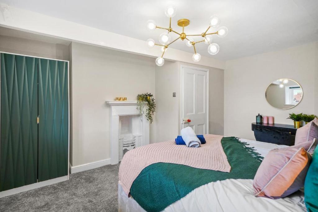 Deluxe 5 Bed In Central Whitby - Parking - Hot Tub Exterior foto