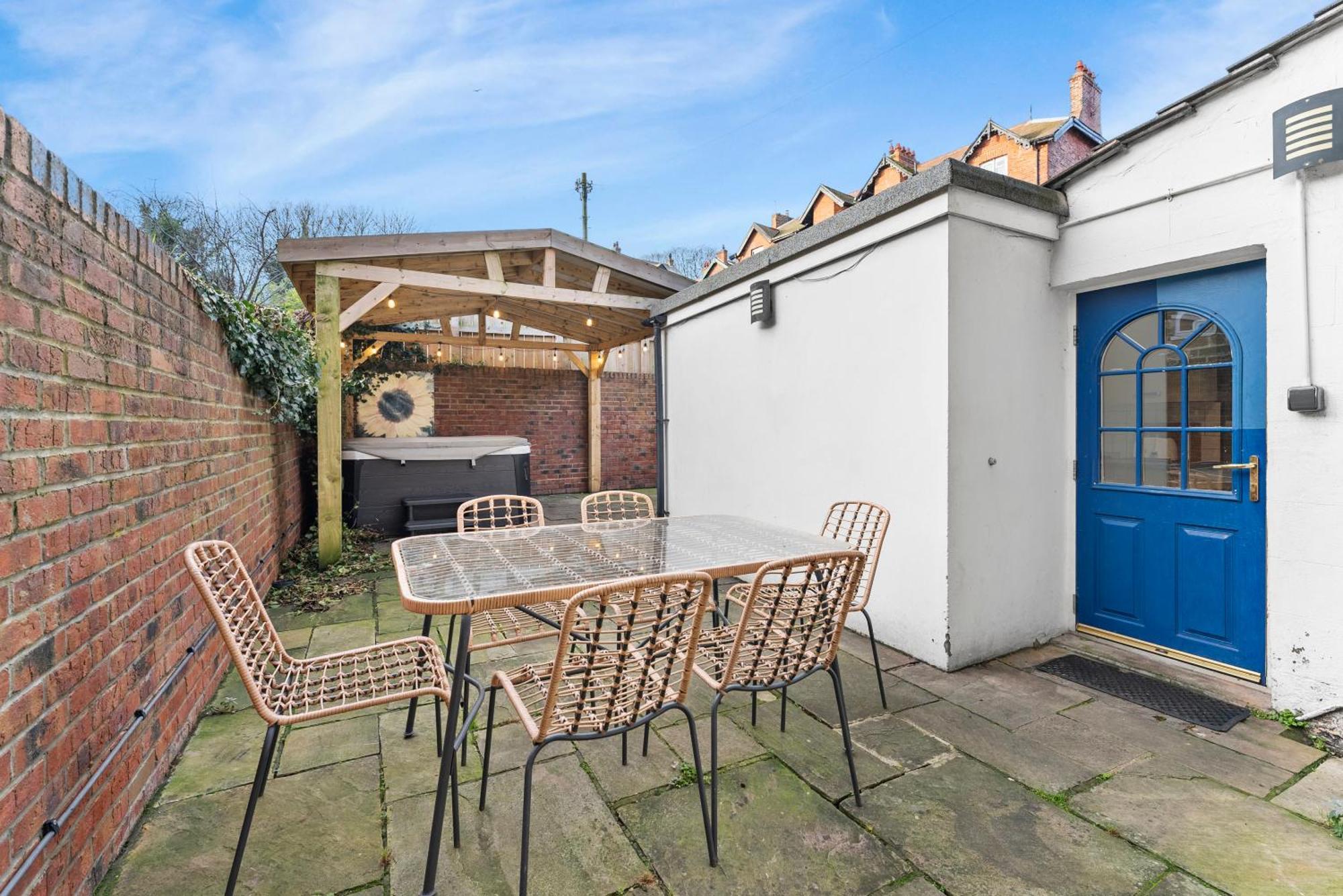 Deluxe 5 Bed In Central Whitby - Parking - Hot Tub Exterior foto